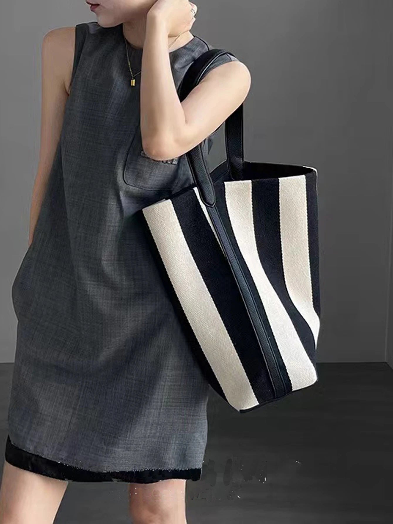 "Stripe Wide Shoulder" Tote Bag